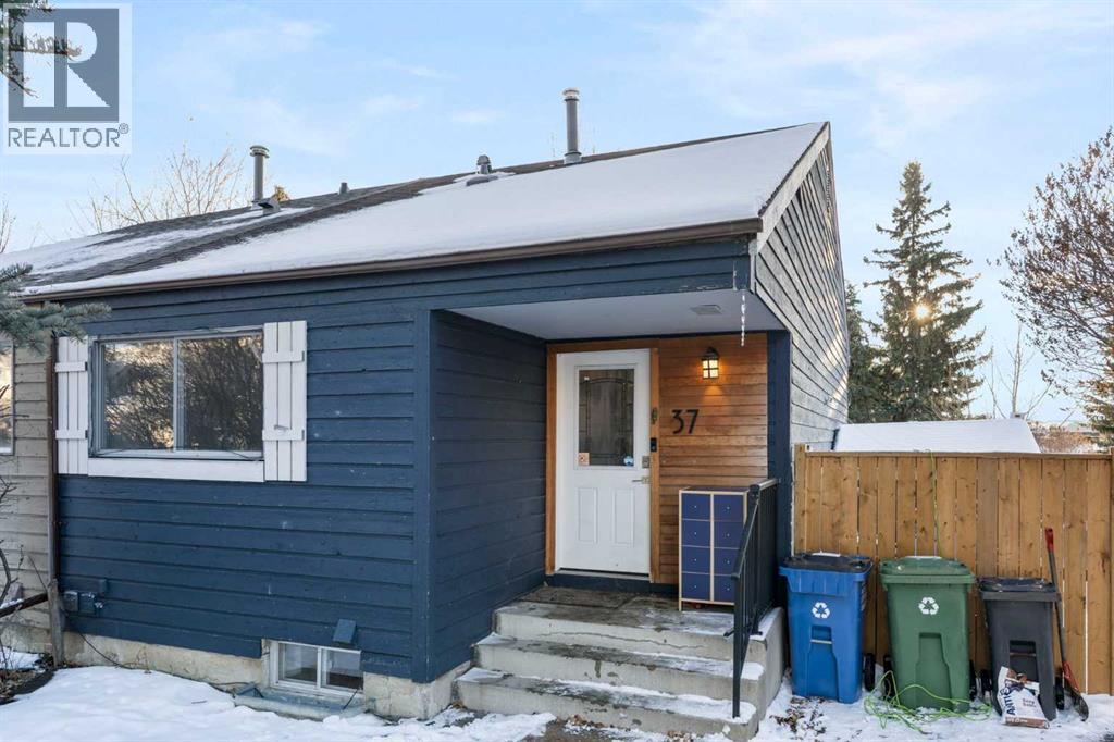 37 Benchlands Drive, Cochrane, Alberta  T4C 1C3 - Photo 3 - A2272679