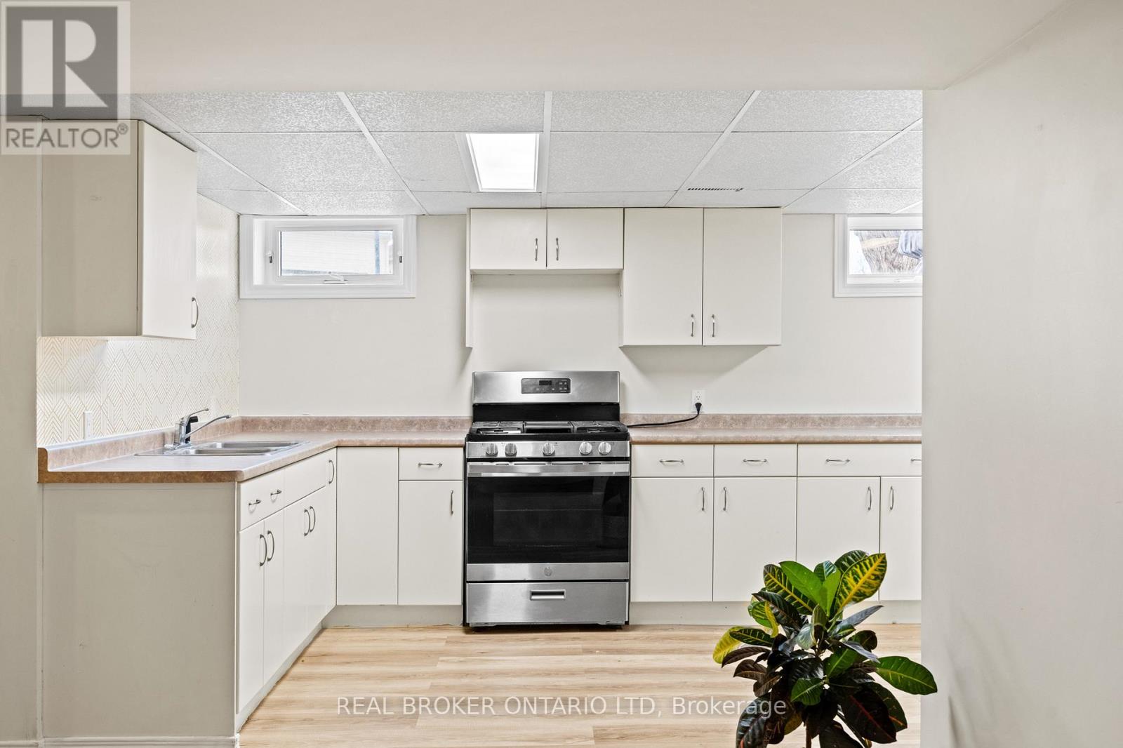 2 - 13 Thornton Street, Welland, Ontario  L3B 3A2 - Photo 14 - X12637398