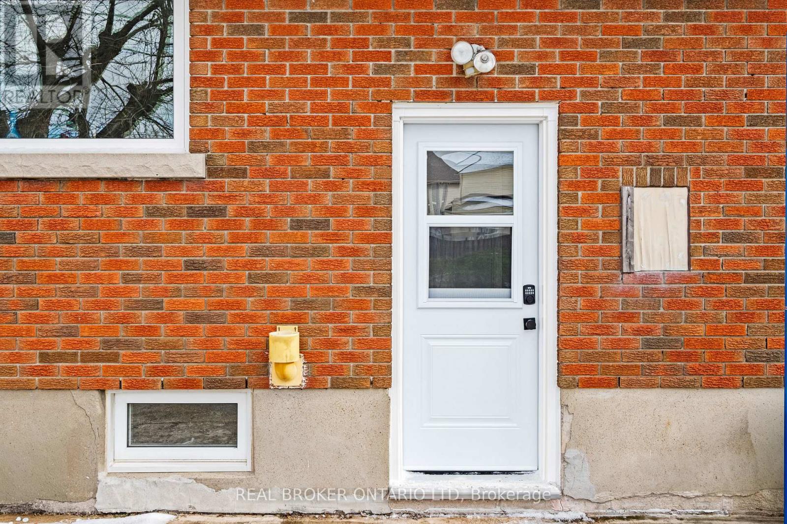 2 - 13 Thornton Street, Welland, Ontario  L3B 3A2 - Photo 16 - X12637398