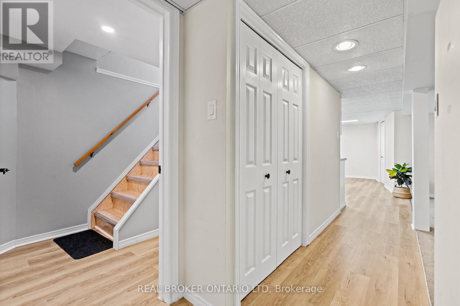 2 - 13 Thornton Street, Welland, Ontario  L3B 3A2 - Photo 3 - X12637398