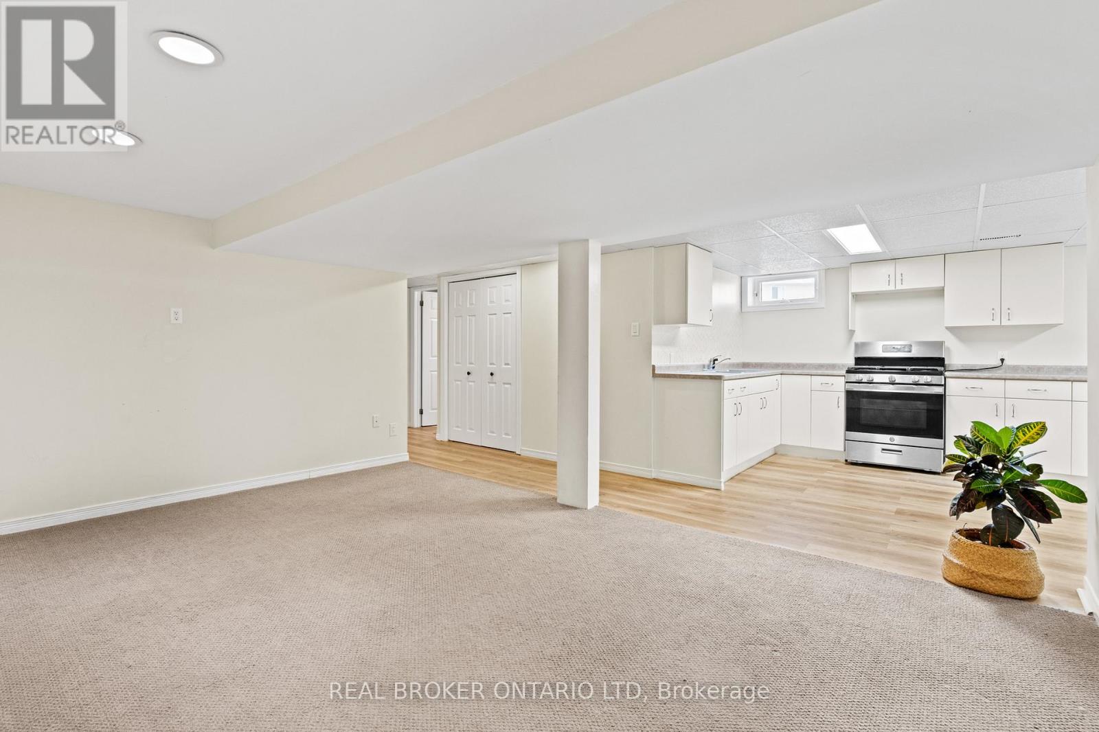 2 - 13 Thornton Street, Welland, Ontario  L3B 3A2 - Photo 4 - X12637398