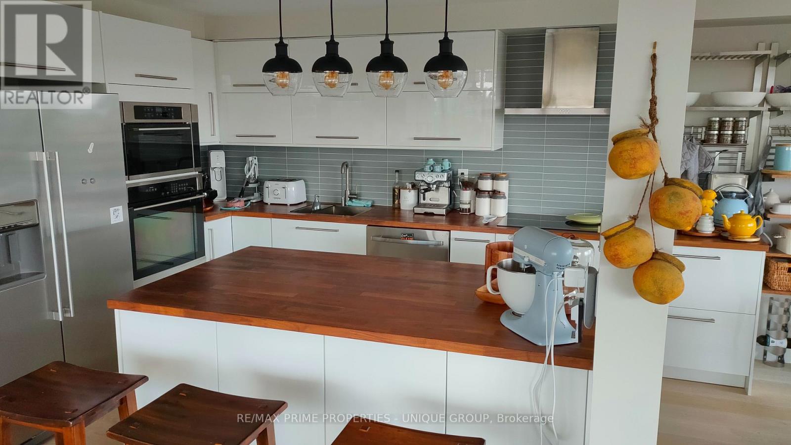 610 - 1 Palace Pier Court, Toronto, Ontario  M8V 3W9 - Photo 10 - W12612386