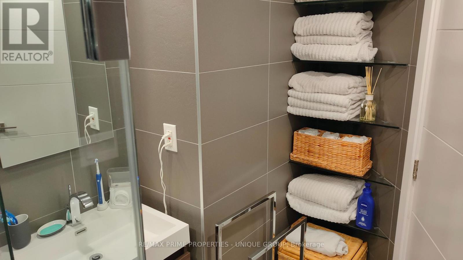 610 - 1 Palace Pier Court, Toronto, Ontario  M8V 3W9 - Photo 23 - W12612386