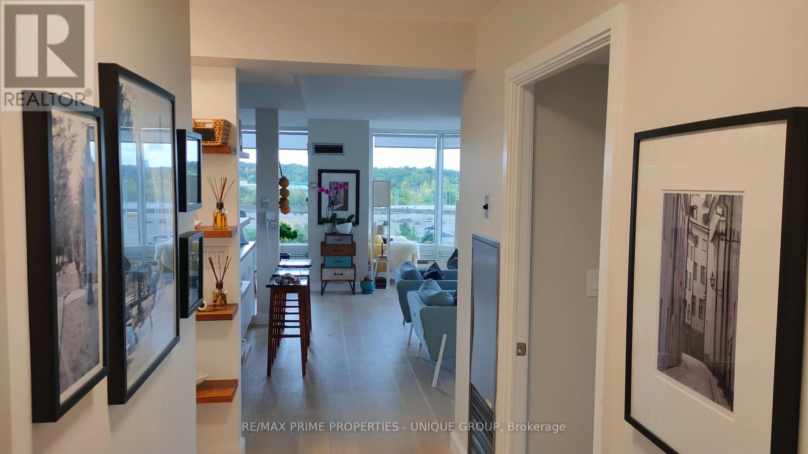 610 - 1 Palace Pier Court, Toronto, Ontario  M8V 3W9 - Photo 2 - W12612386