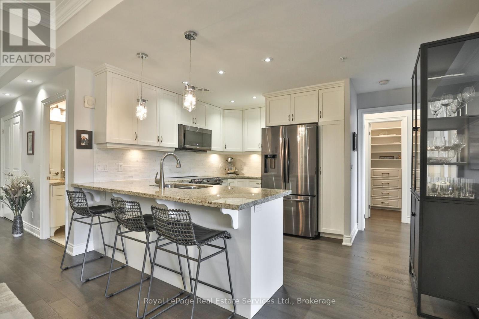 408 - 205 Lakeshore Road W, Oakville, Ontario  L6K 1B3 - Photo 16 - W12637404