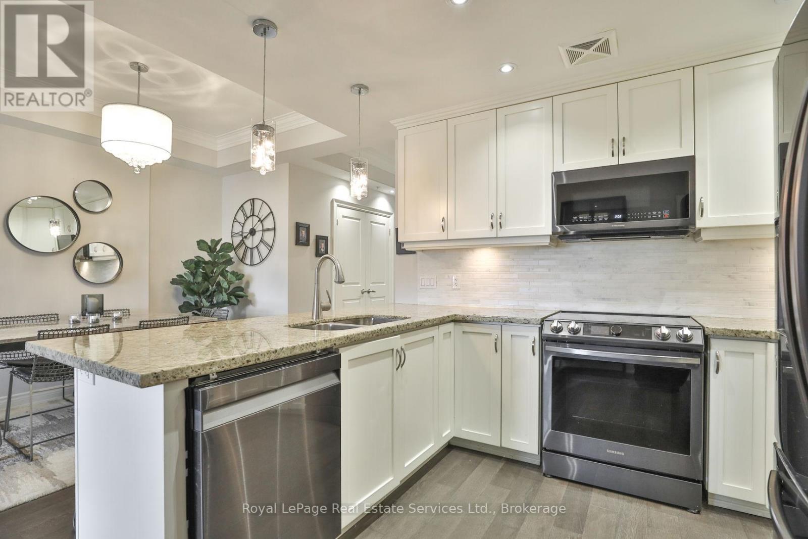 408 - 205 Lakeshore Road W, Oakville, Ontario  L6K 1B3 - Photo 17 - W12637404