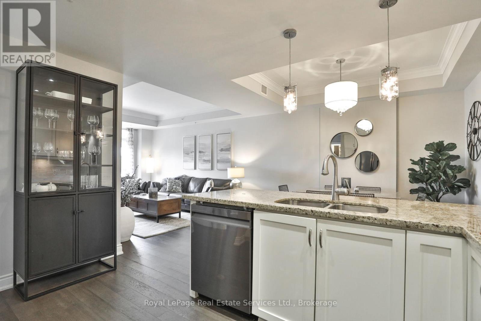 408 - 205 Lakeshore Road W, Oakville, Ontario  L6K 1B3 - Photo 18 - W12637404