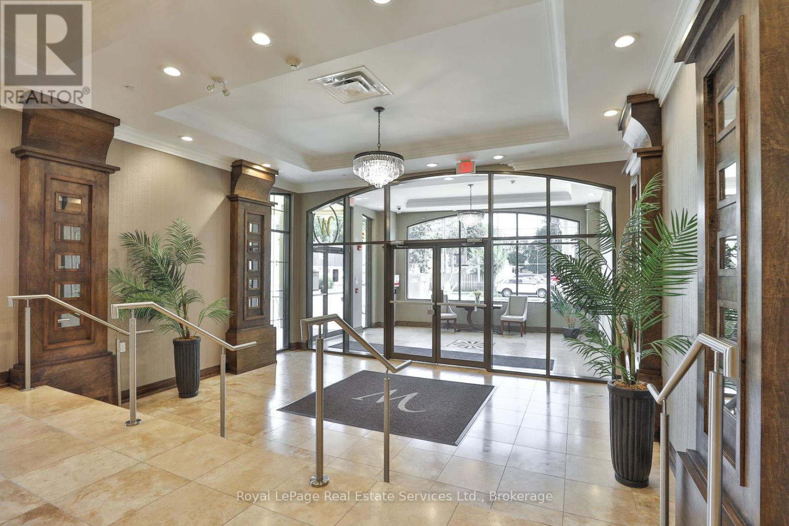 408 - 205 Lakeshore Road W, Oakville, Ontario  L6K 1B3 - Photo 4 - W12637404