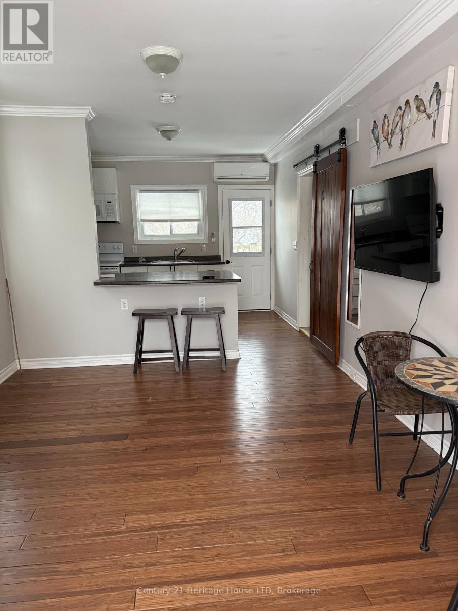 Studio - 154 Ridge Road N, Fort Erie, Ontario  L0S 1N0 - Photo 2 - X12637428