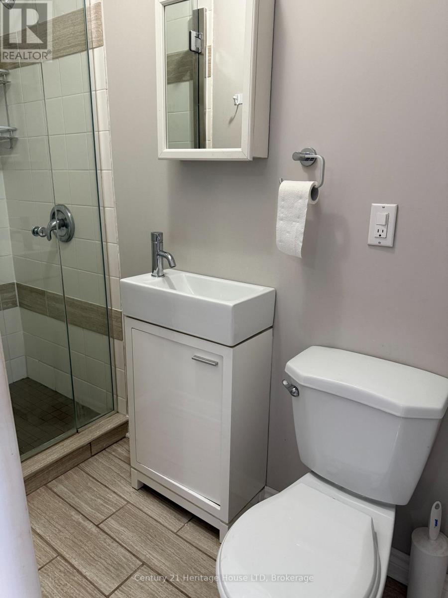 Studio - 154 Ridge Road N, Fort Erie, Ontario  L0S 1N0 - Photo 4 - X12637428