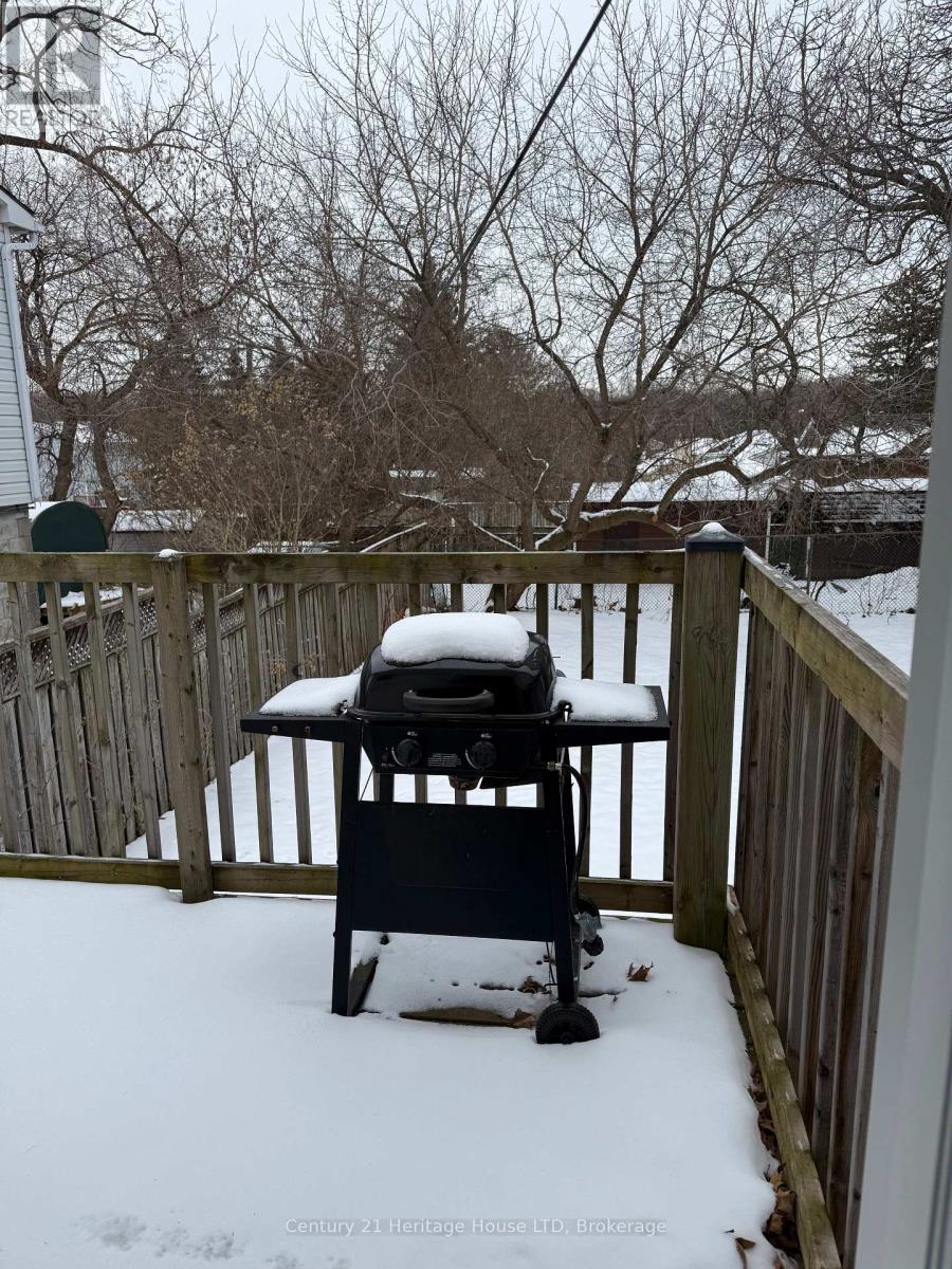 Studio - 154 Ridge Road N, Fort Erie, Ontario  L0S 1N0 - Photo 5 - X12637428