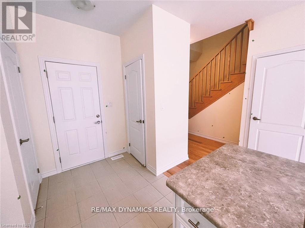 29 Sun Haven Lane, Thorold, Ontario  L2V 0K6 - Photo 9 - X12637444