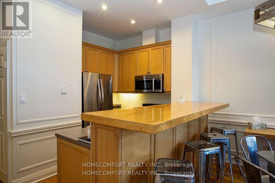 701 - 8 Wellesley Street E, Toronto, Ontario  M4Y 3B2 - Photo 3 - C12421042