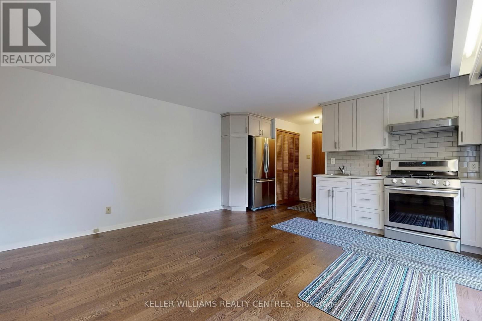 Unit B - 252 Elgin Mills Road W, Richmond Hill, Ontario  L4C 4M2 - Photo 4 - N12424417