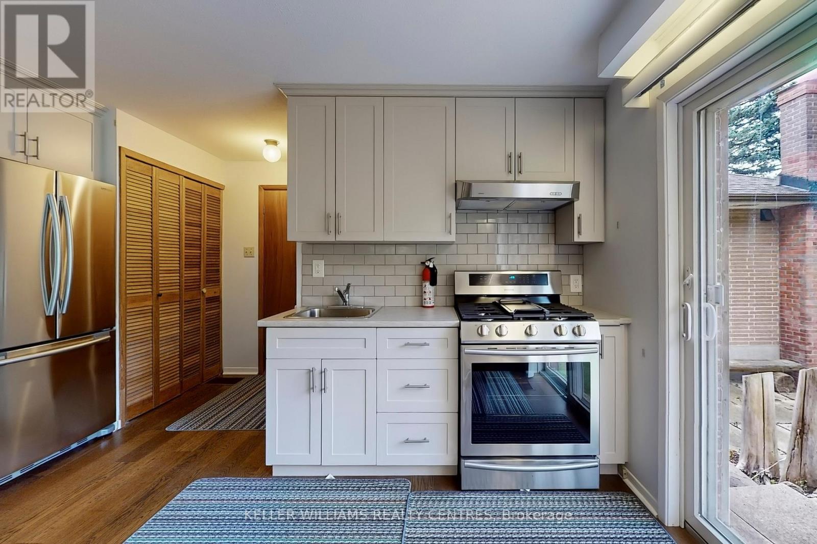 Unit B - 252 Elgin Mills Road W, Richmond Hill, Ontario  L4C 4M2 - Photo 5 - N12424417