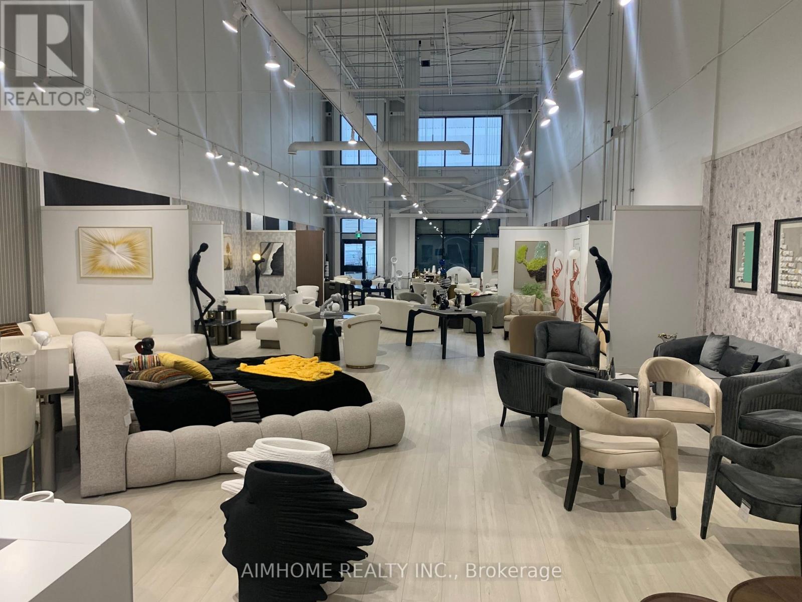 2 - 32 Don Hillock Drive, Aurora, Ontario  L4G 0H6 - Photo 6 - N12626576