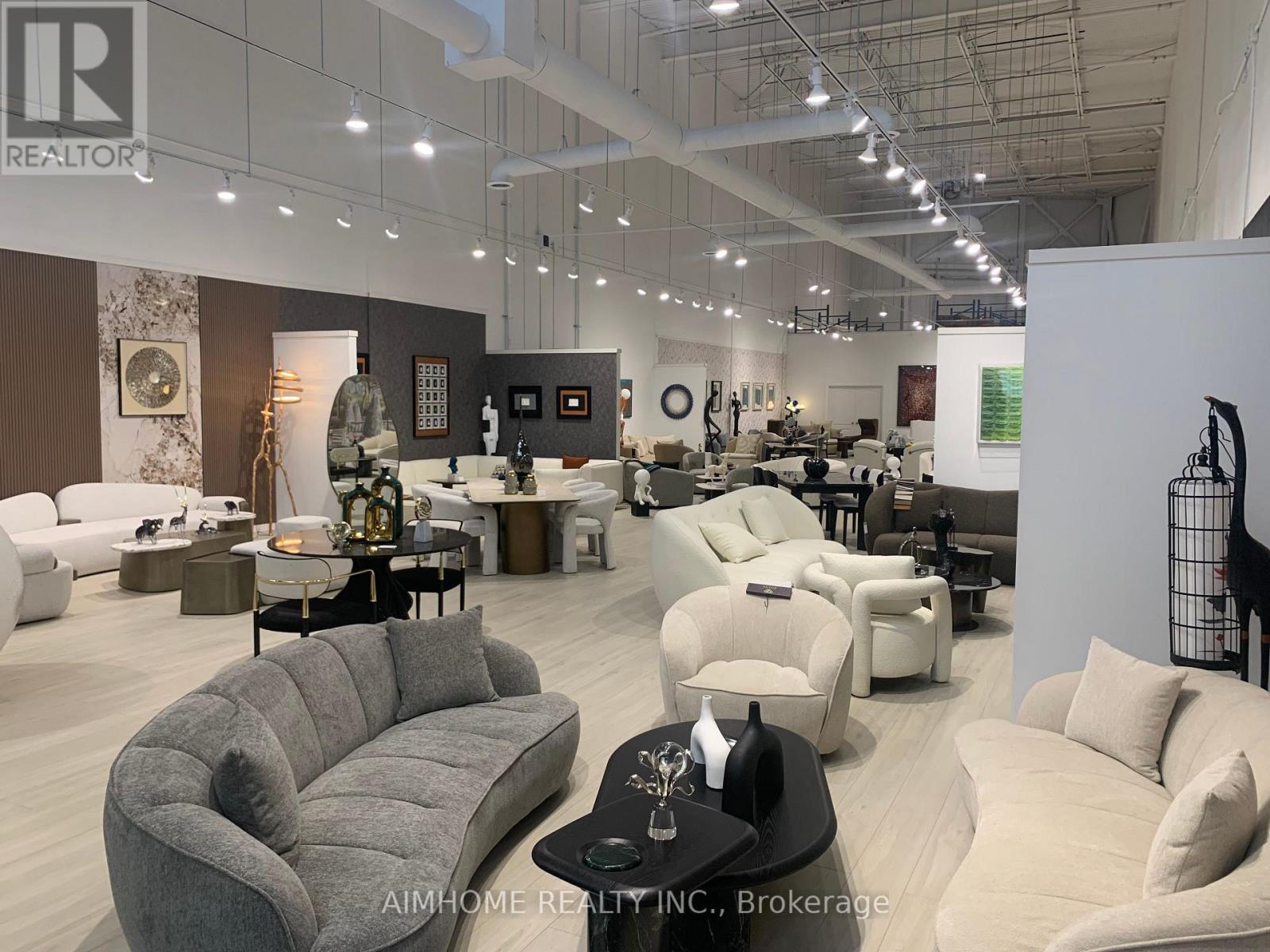 2 - 32 Don Hillock Drive, Aurora, Ontario  L4G 0H6 - Photo 9 - N12626576