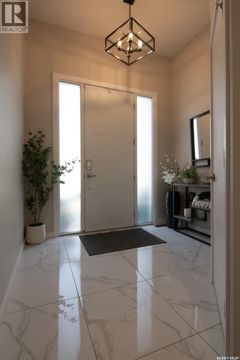 635 Kenaschuk Crescent, Saskatoon, Saskatchewan  S7W 0Y4 - Photo 3 - SK025573