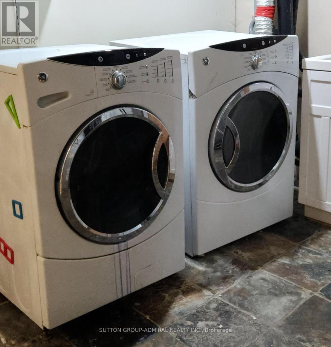 Main Flr - 12 Caines Avenue, Toronto, Ontario  M2M 1G2 - Photo 6 - C12637364