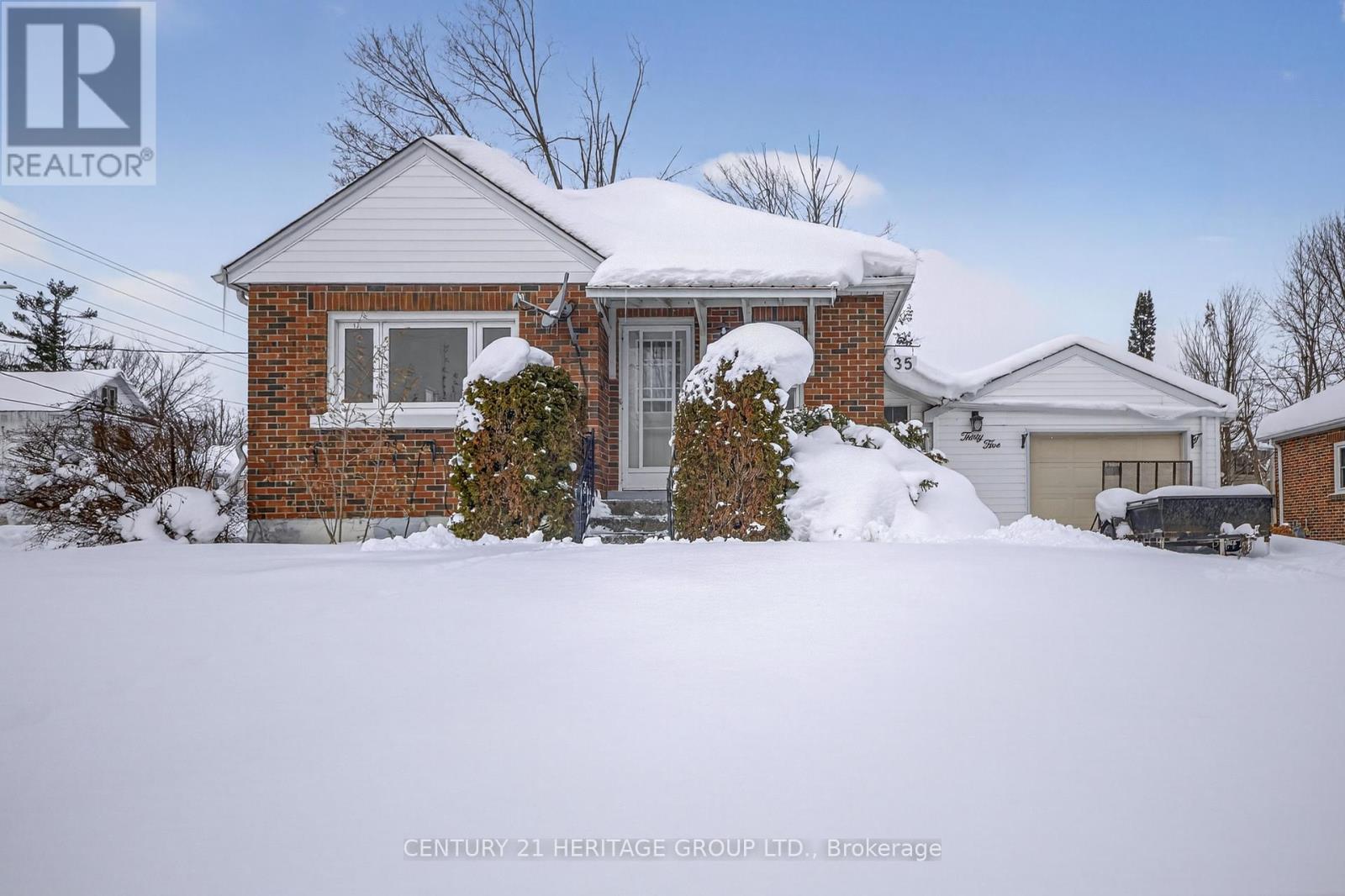 35 Argyle Avenue, Orillia, Ontario  L3V 2V5 - Photo 2 - S12377364