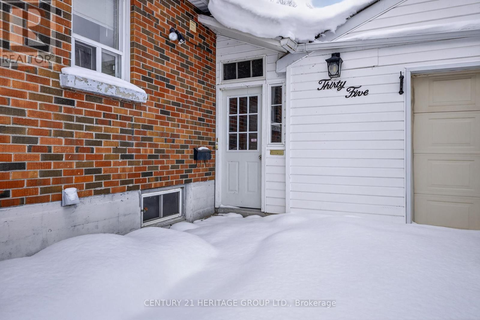 35 Argyle Avenue, Orillia, Ontario  L3V 2V5 - Photo 3 - S12377364