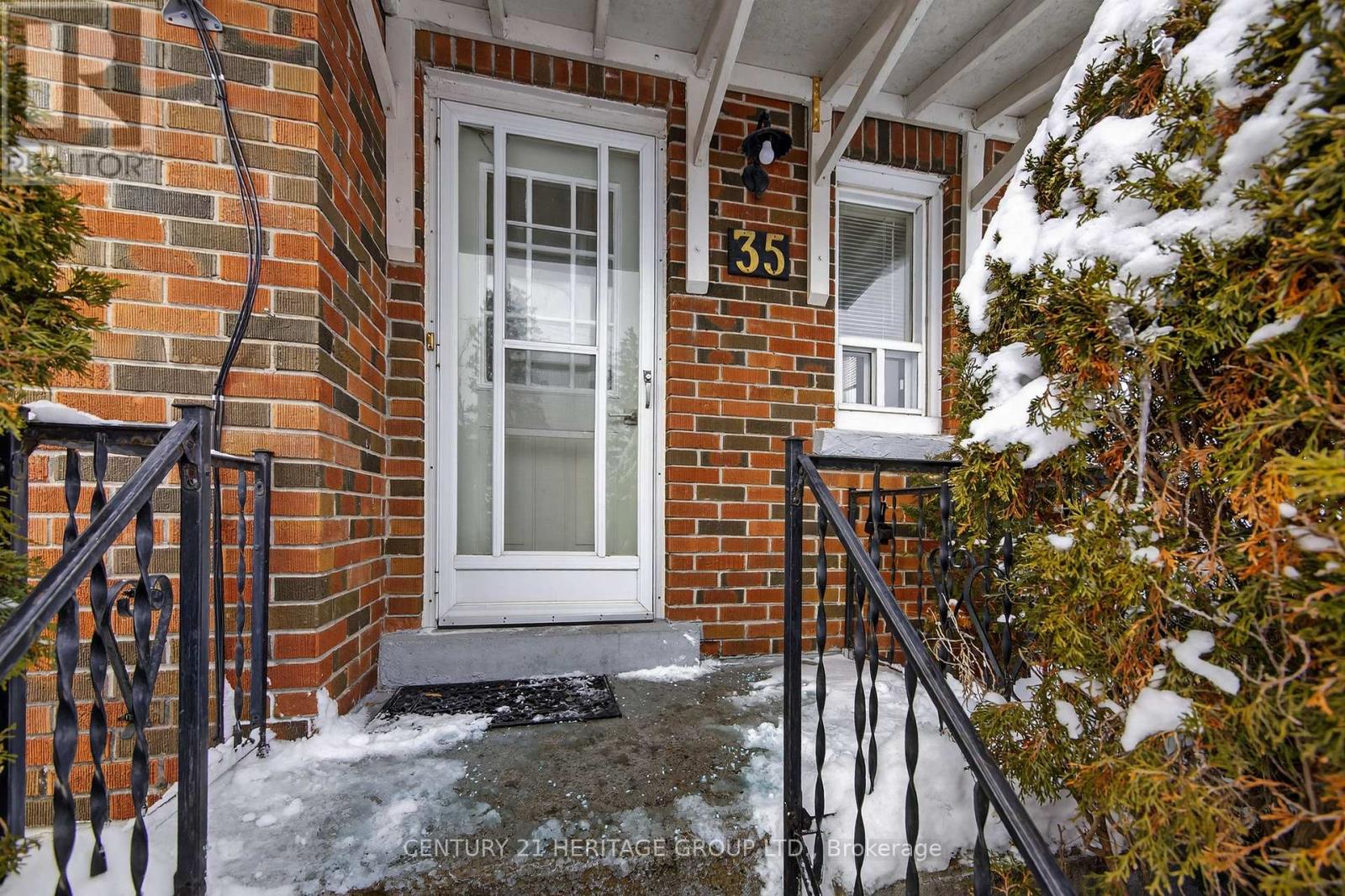 35 Argyle Avenue, Orillia, Ontario  L3V 2V5 - Photo 4 - S12377364