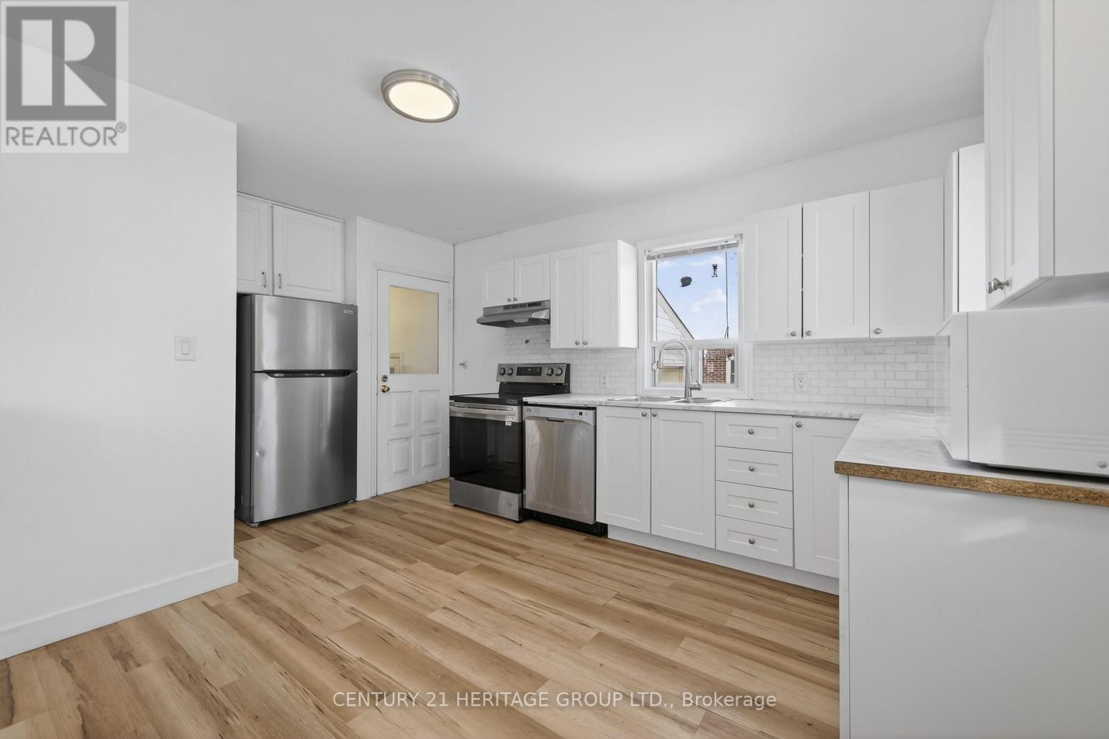 35 Argyle Avenue, Orillia, Ontario  L3V 2V5 - Photo 6 - S12377364