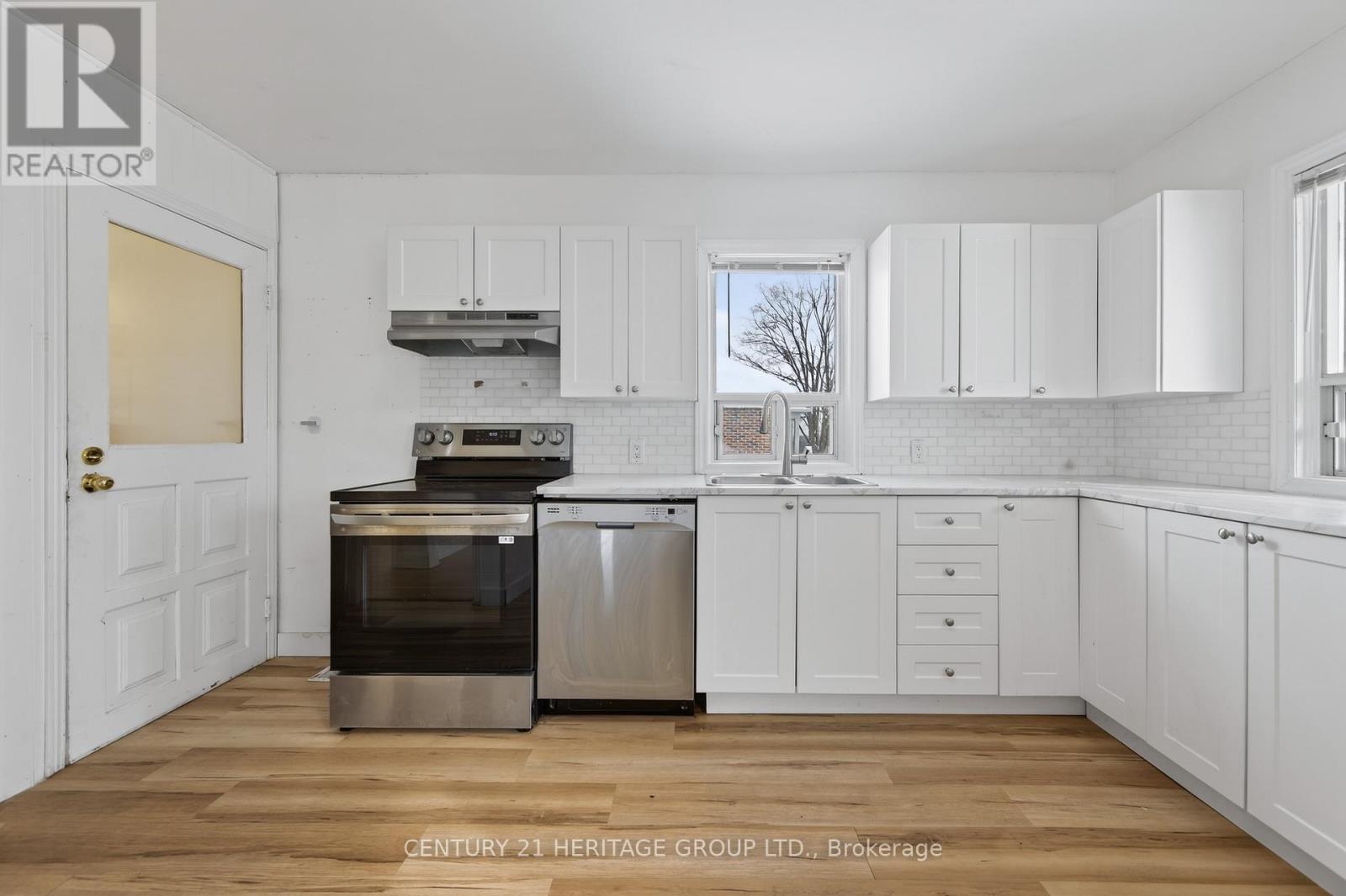 35 Argyle Avenue, Orillia, Ontario  L3V 2V5 - Photo 7 - S12377364