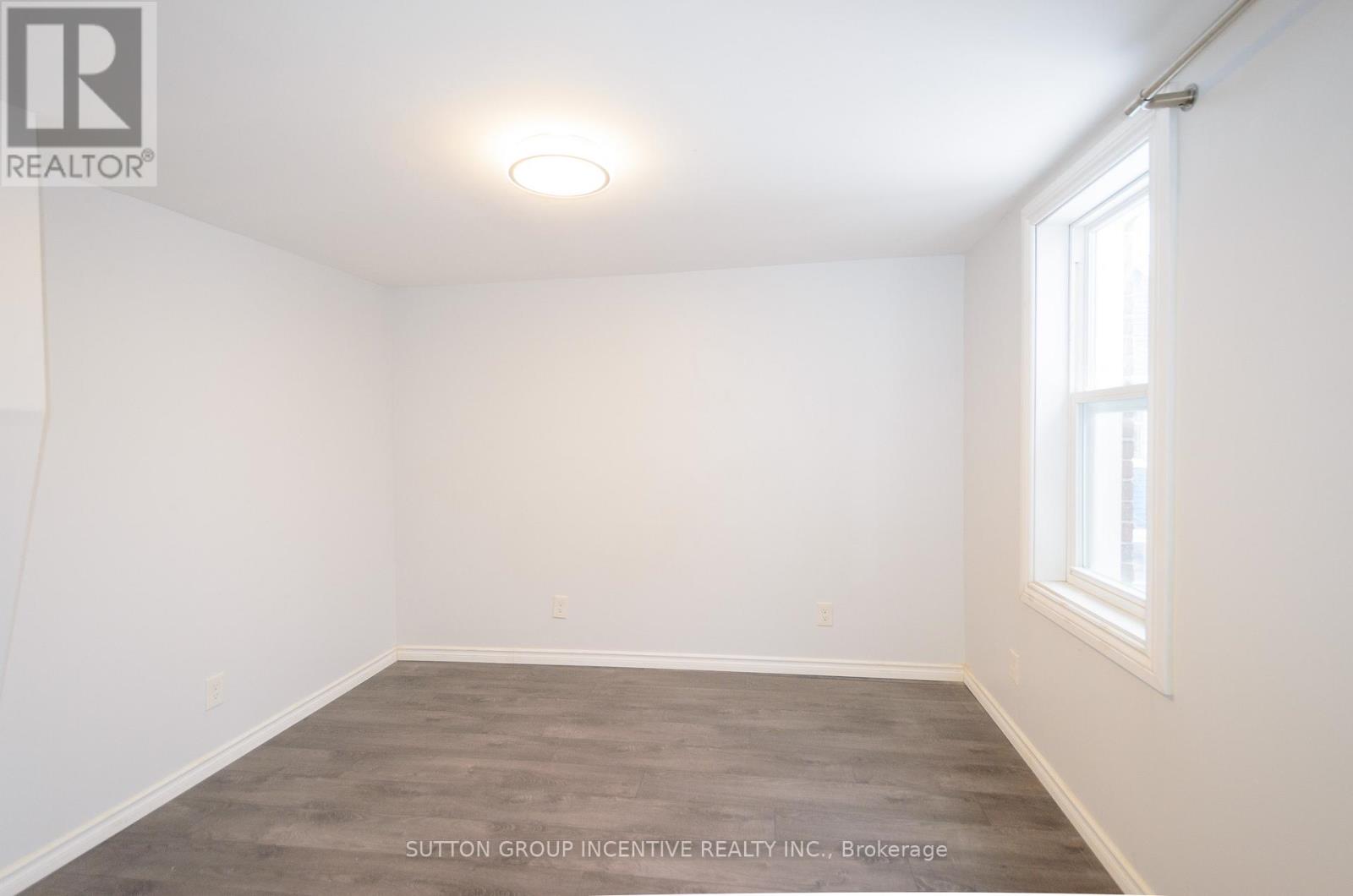 46 Ellen Street, Barrie (Lakeshore), Ontario  L4N 3A4 - Photo 13 - S12637452