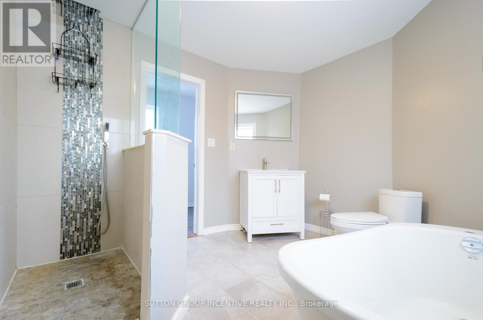 46 Ellen Street, Barrie (Lakeshore), Ontario  L4N 3A4 - Photo 15 - S12637452