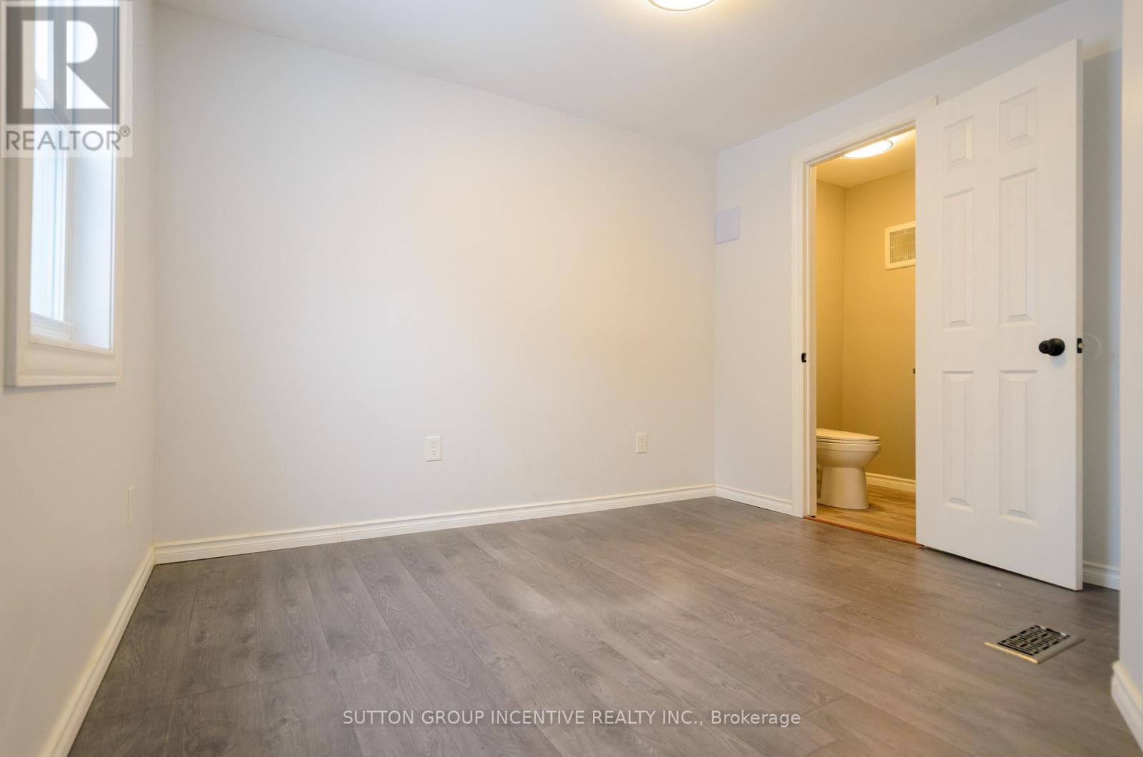 46 Ellen Street, Barrie (Lakeshore), Ontario  L4N 3A4 - Photo 8 - S12637452