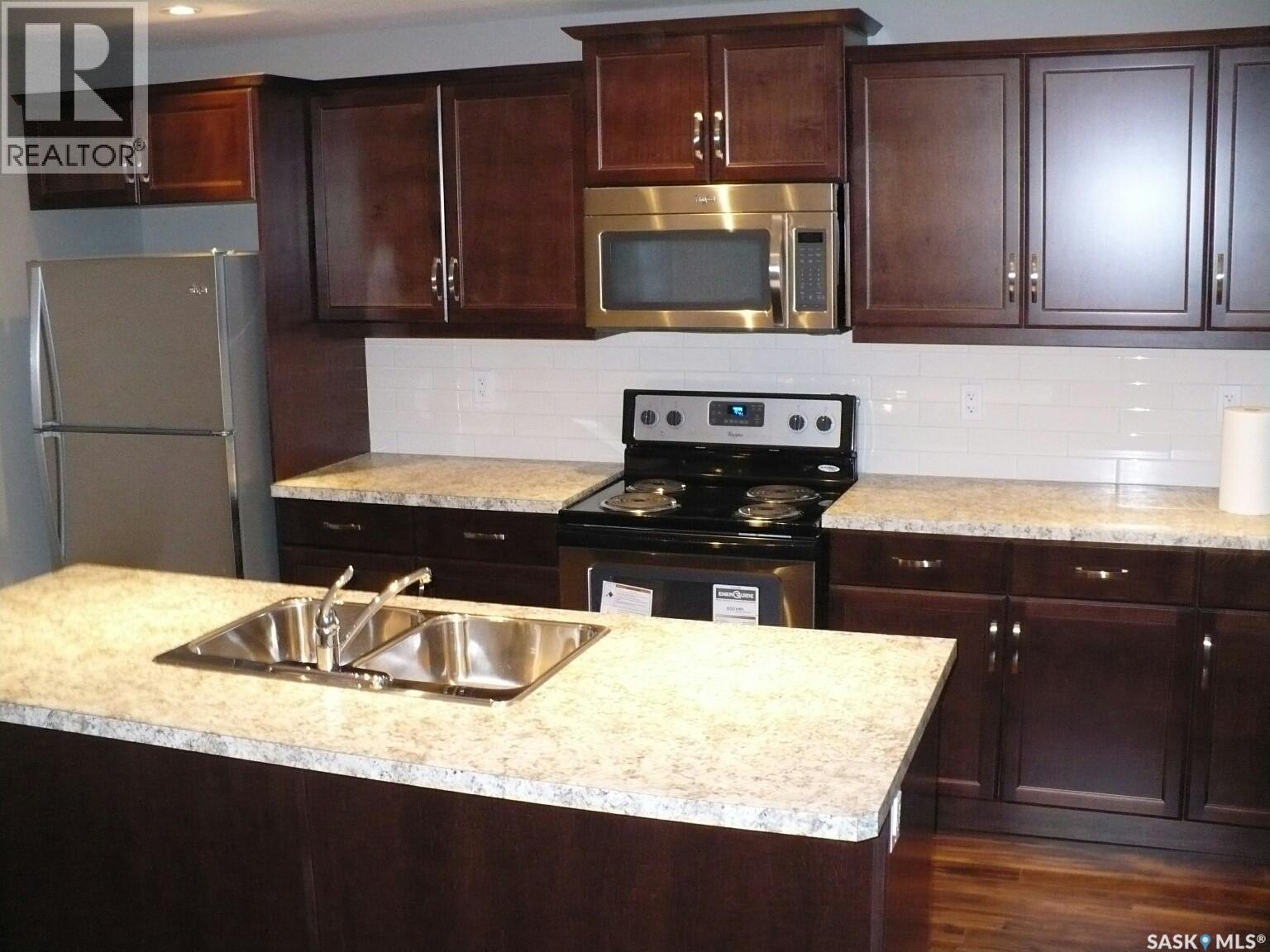 2237 Mcara Street, Regina, Saskatchewan  S4N 2W2 - Photo 2 - SK025677