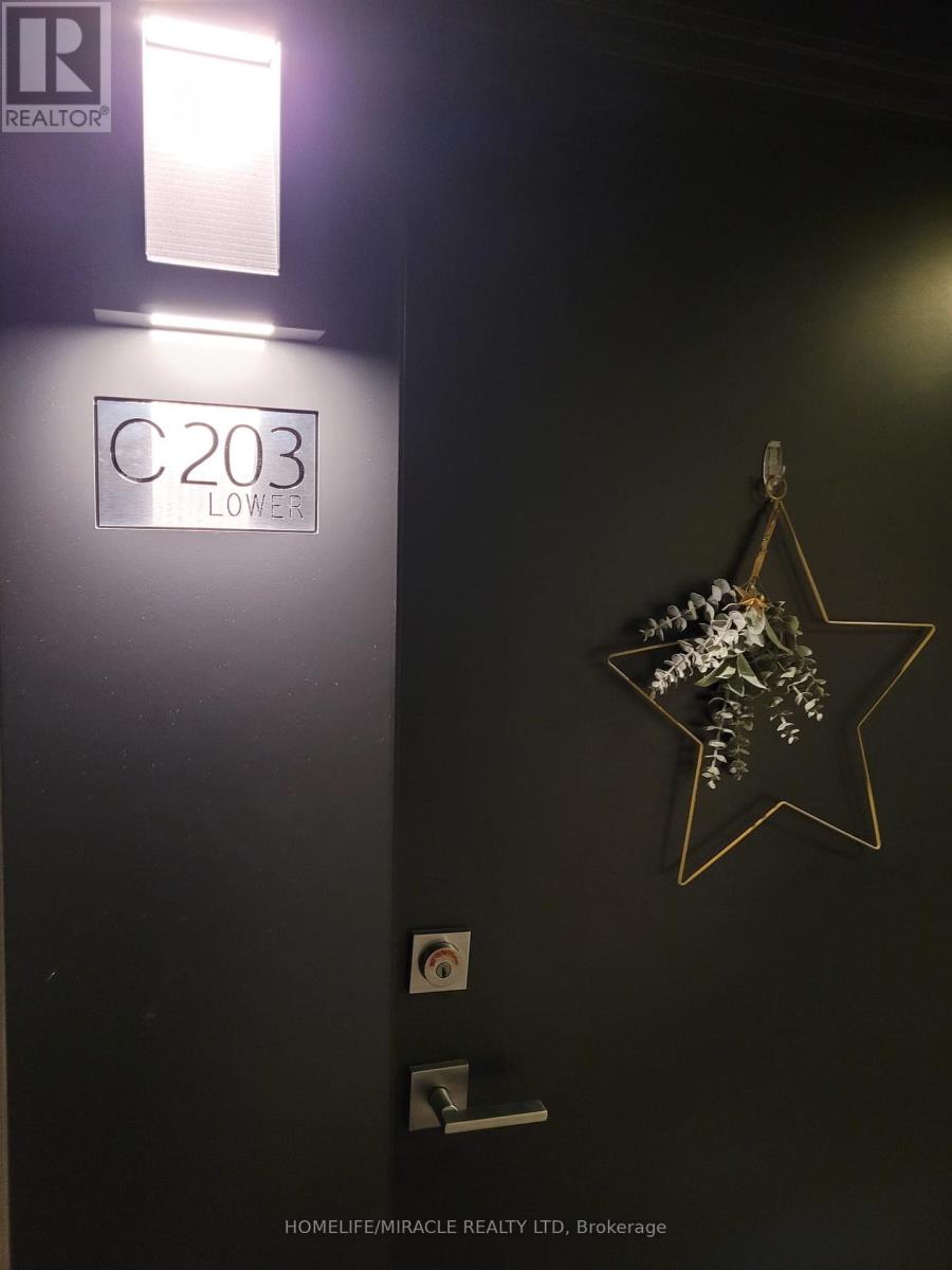 C203 - 5260 Dundas Street W, Burlington, Ontario  L7L 0J7 - Photo 1 - W12637354