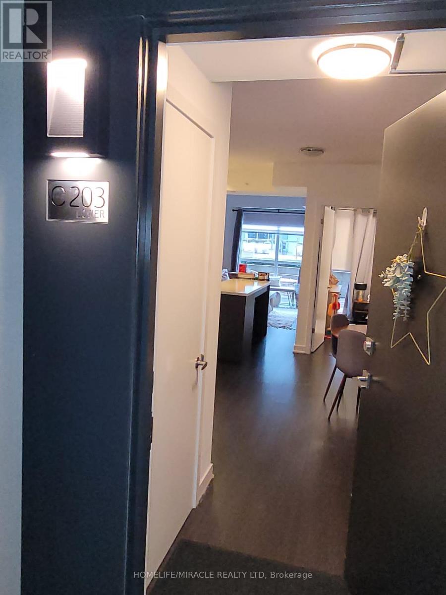 C203 - 5260 Dundas Street W, Burlington, Ontario  L7L 0J7 - Photo 2 - W12637354