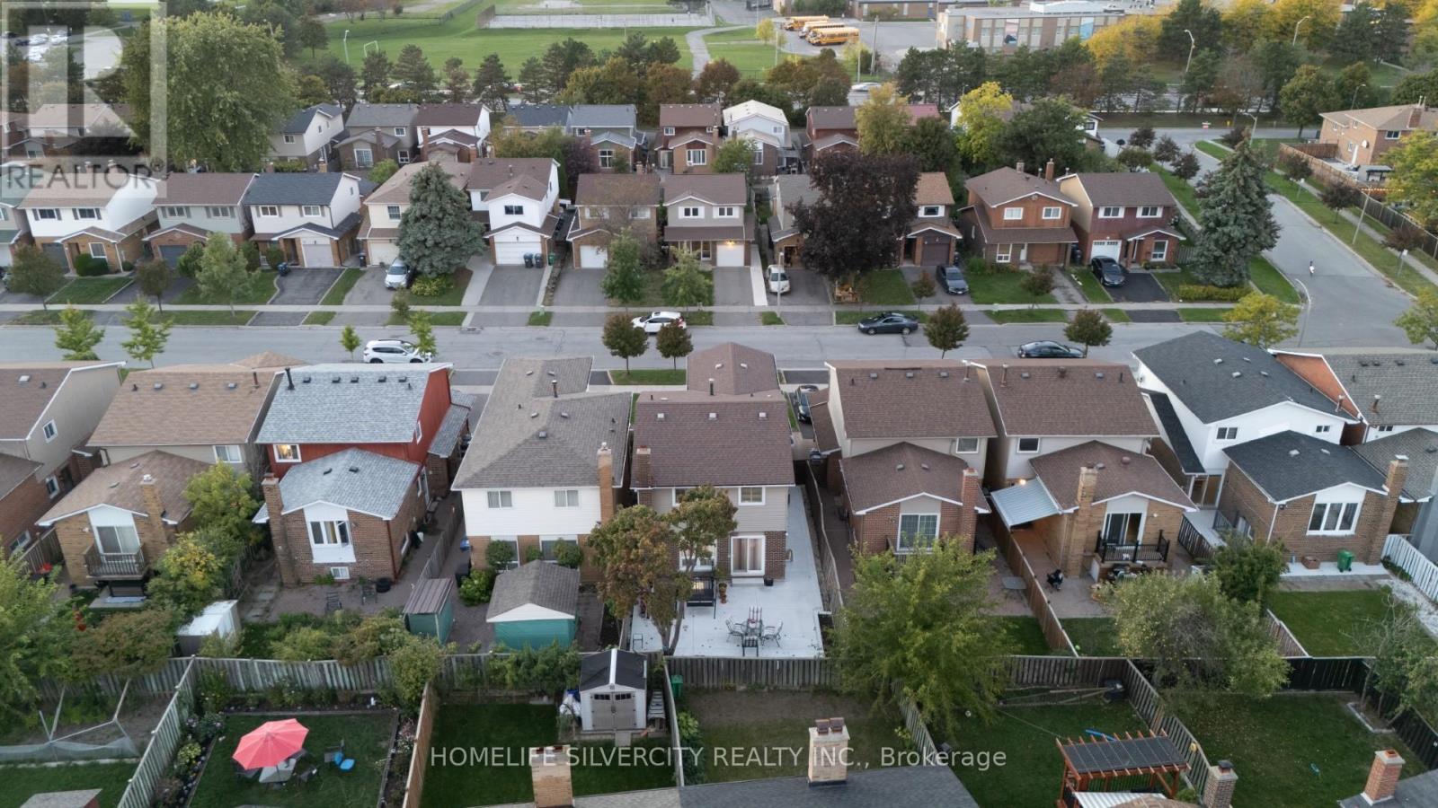 29 Lindridge Avenue, Brampton, Ontario  L6S 3W7 - Photo 2 - W12637370