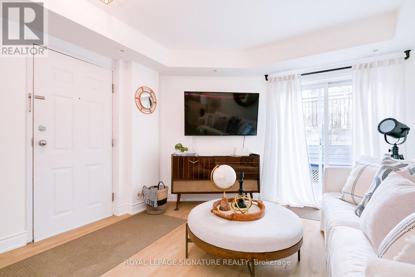 1602 - 28 Laidlaw Street, Toronto, Ontario  M6K 1X2 - Photo 4 - W12637384