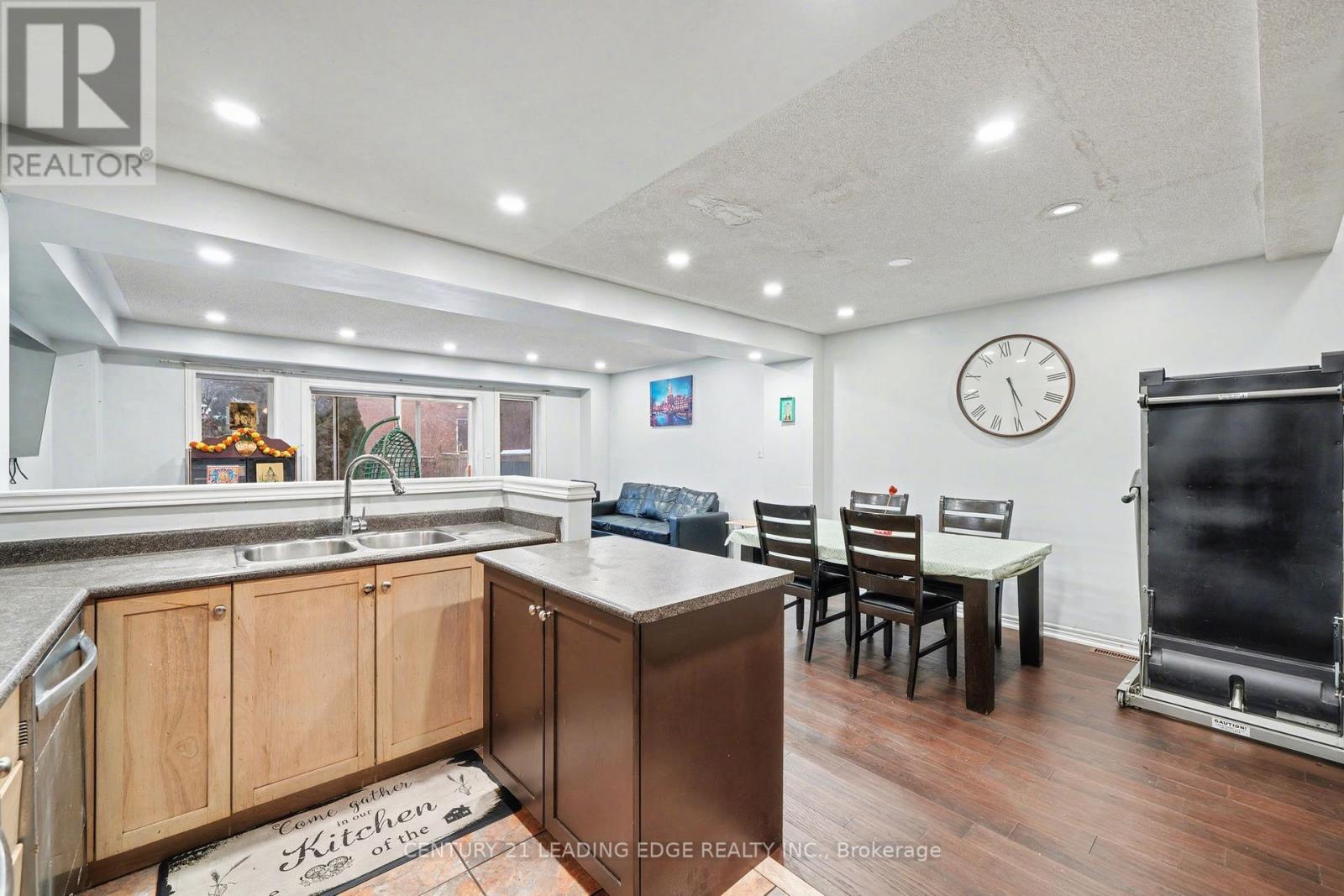 5 Traymore Street, Brampton, Ontario  L7A 2G2 - Photo 10 - W12637388