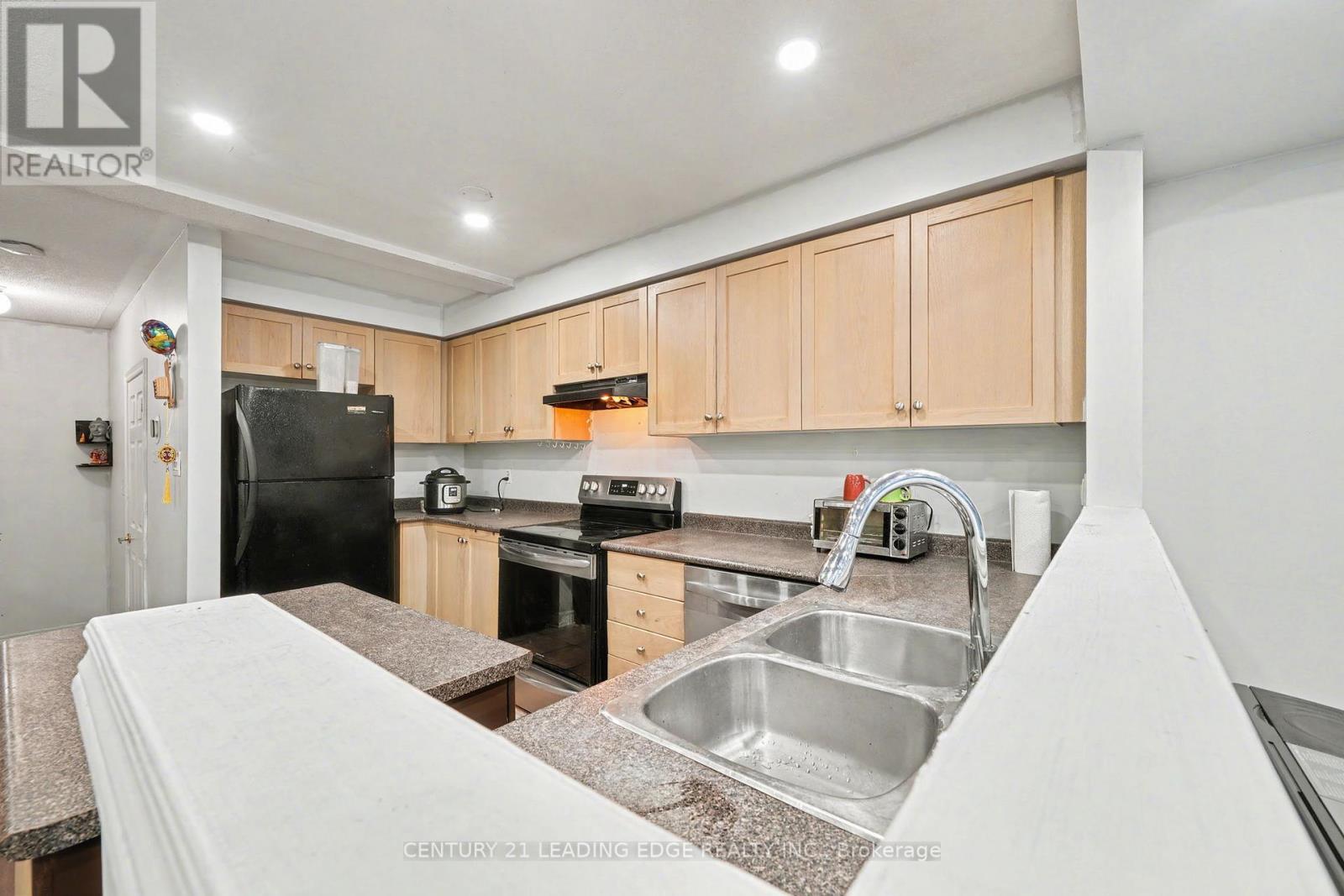 5 Traymore Street, Brampton, Ontario  L7A 2G2 - Photo 12 - W12637388