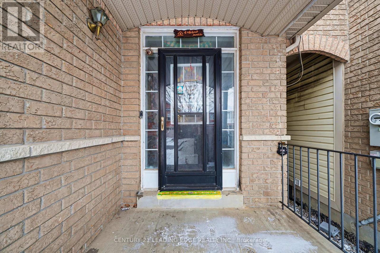 5 Traymore Street, Brampton, Ontario  L7A 2G2 - Photo 2 - W12637388