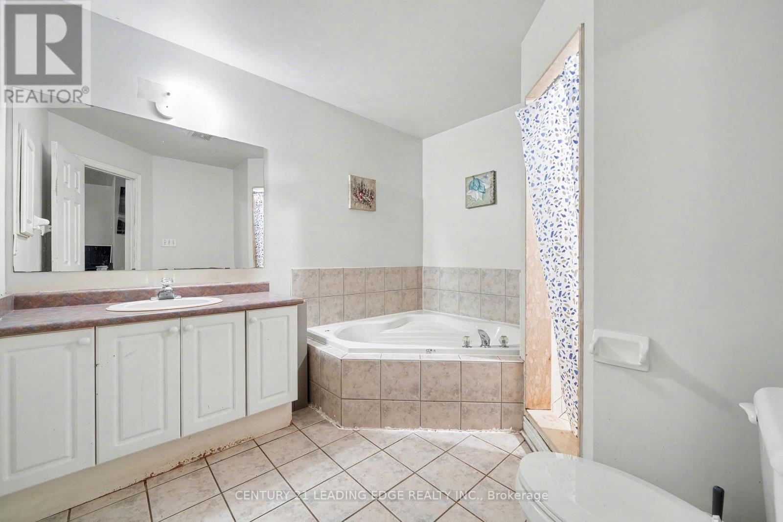 5 Traymore Street, Brampton, Ontario  L7A 2G2 - Photo 24 - W12637388