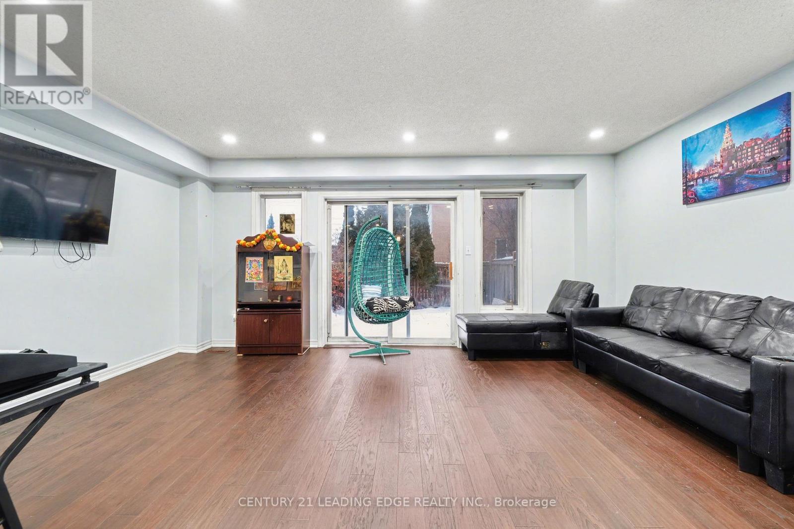 5 Traymore Street, Brampton, Ontario  L7A 2G2 - Photo 5 - W12637388