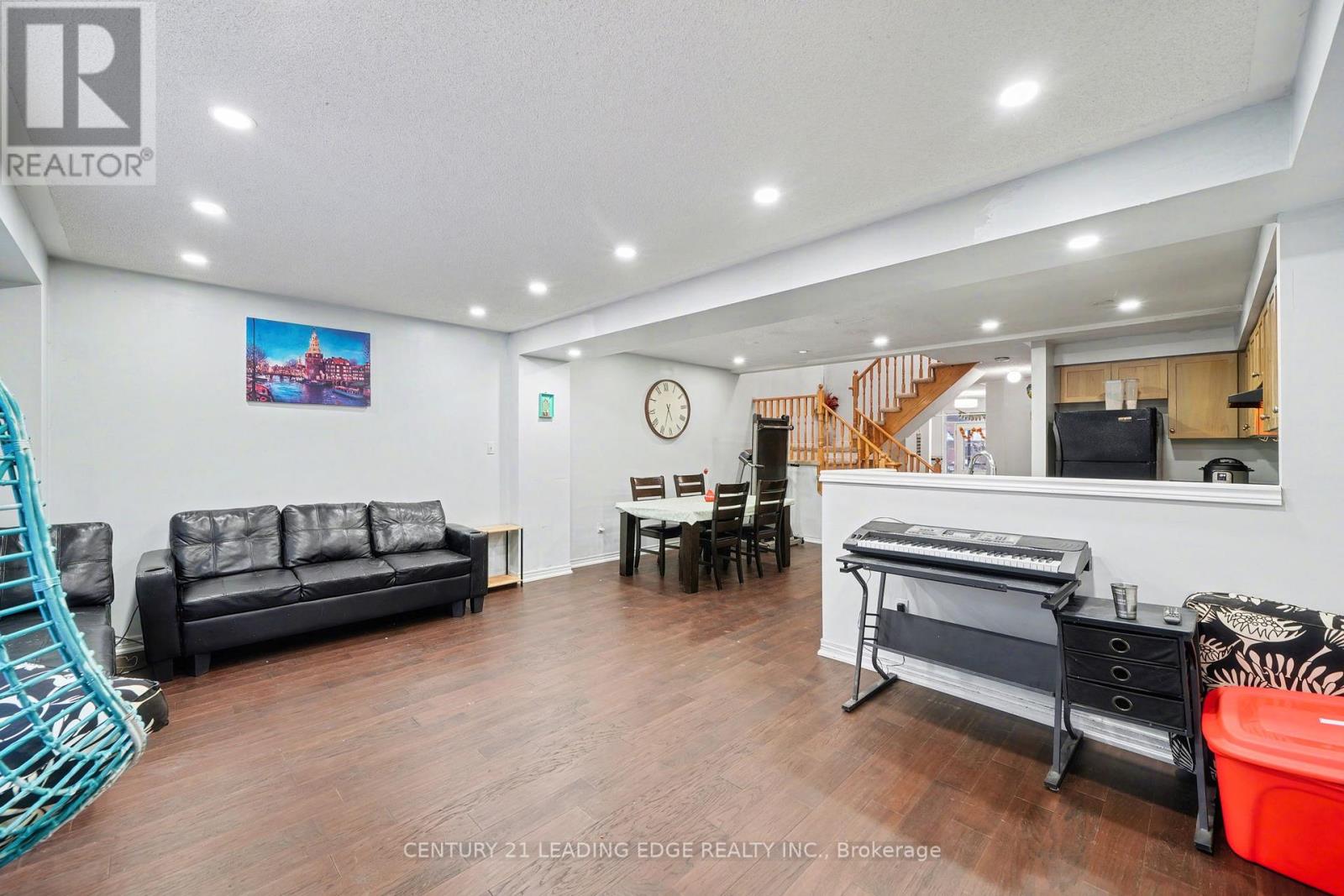 5 Traymore Street, Brampton, Ontario  L7A 2G2 - Photo 6 - W12637388