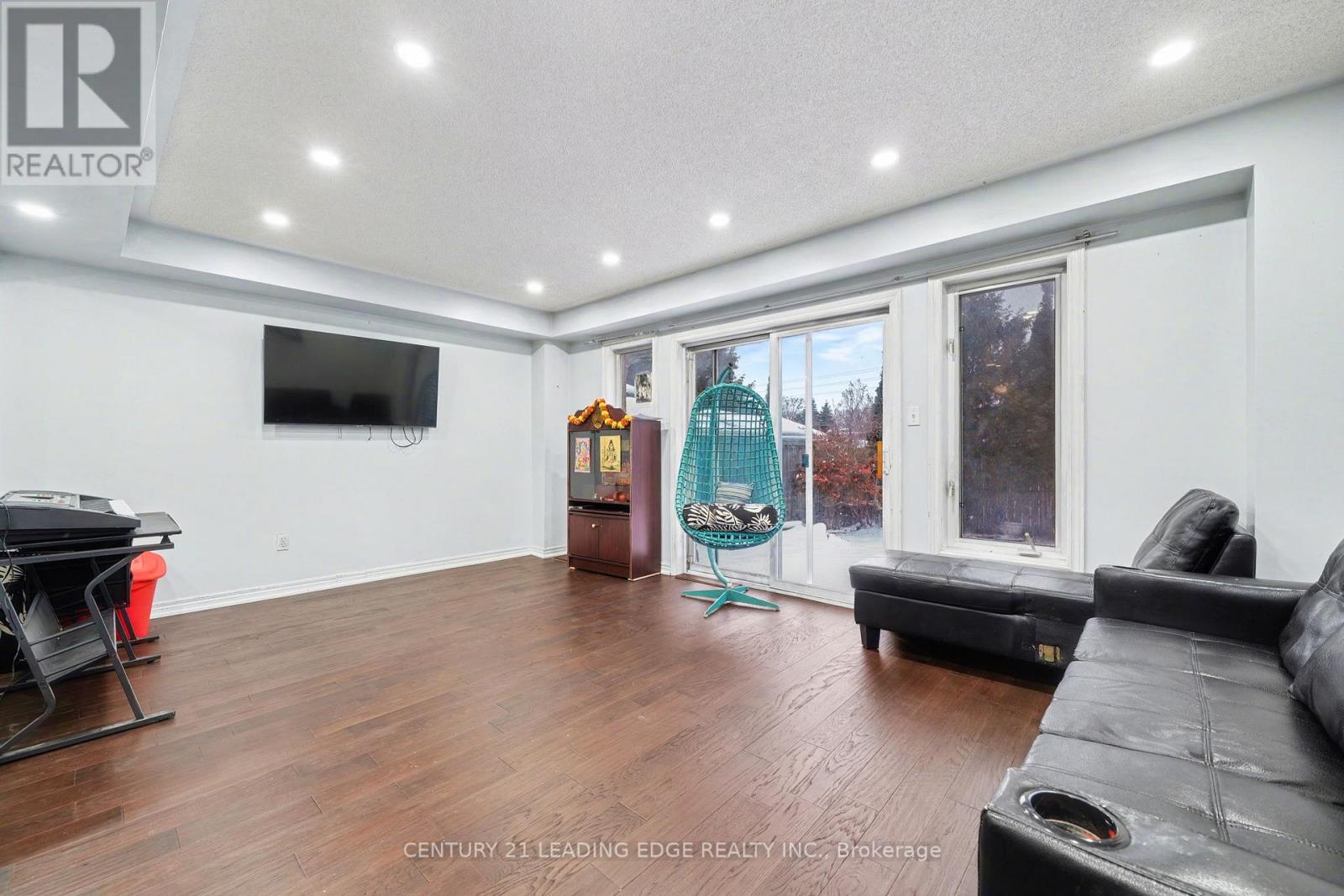 5 Traymore Street, Brampton, Ontario  L7A 2G2 - Photo 7 - W12637388