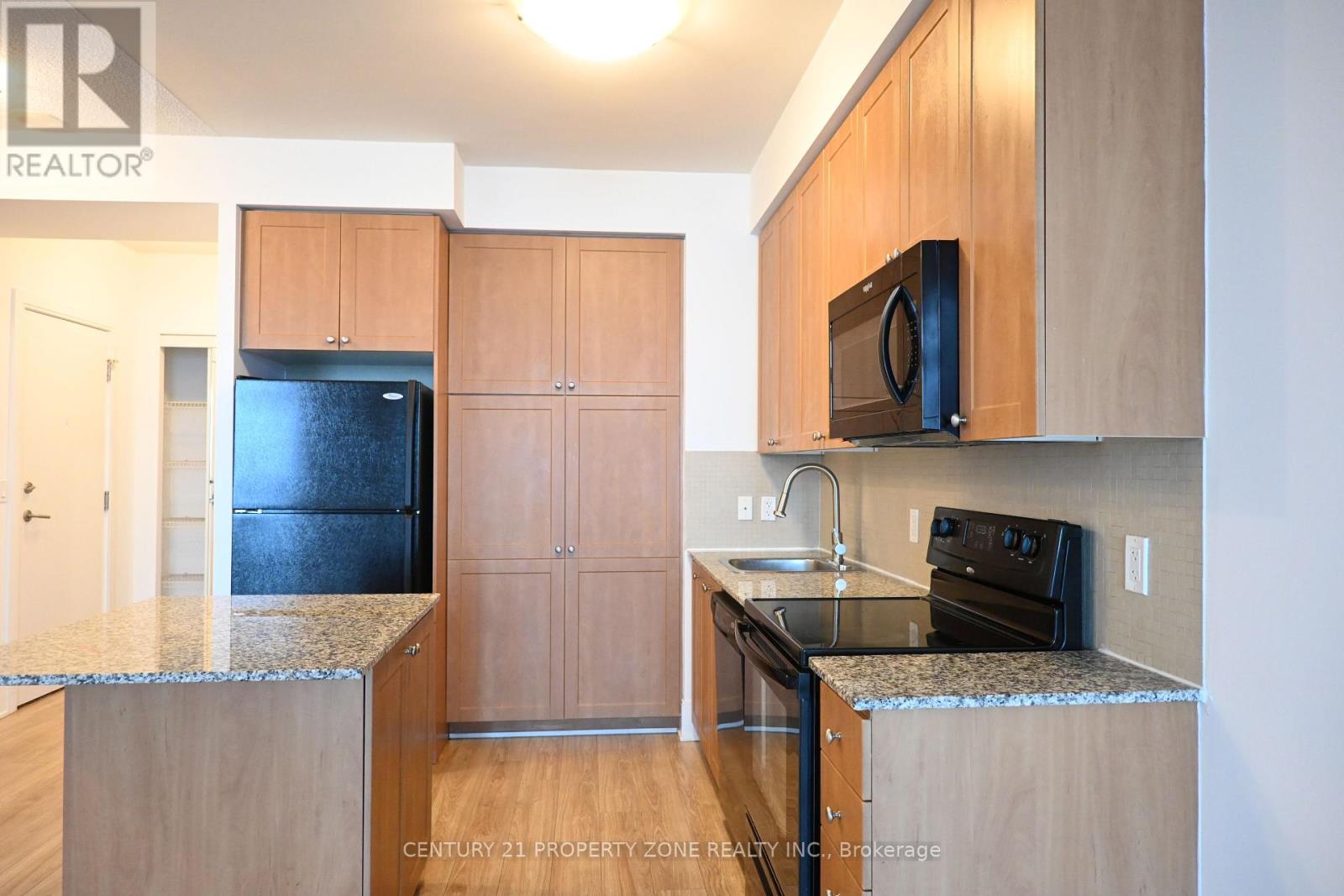 2401 - 330 Burnhamthorpe Road W, Mississauga, Ontario  L5B 0E1 - Photo 11 - W12637402