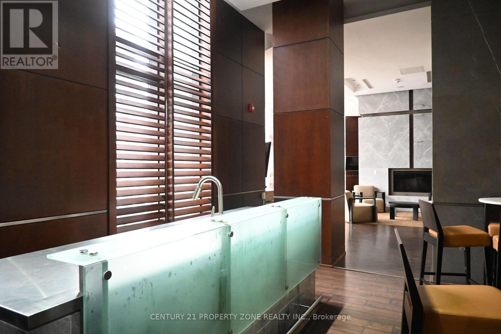 2401 - 330 Burnhamthorpe Road W, Mississauga, Ontario  L5B 0E1 - Photo 21 - W12637402