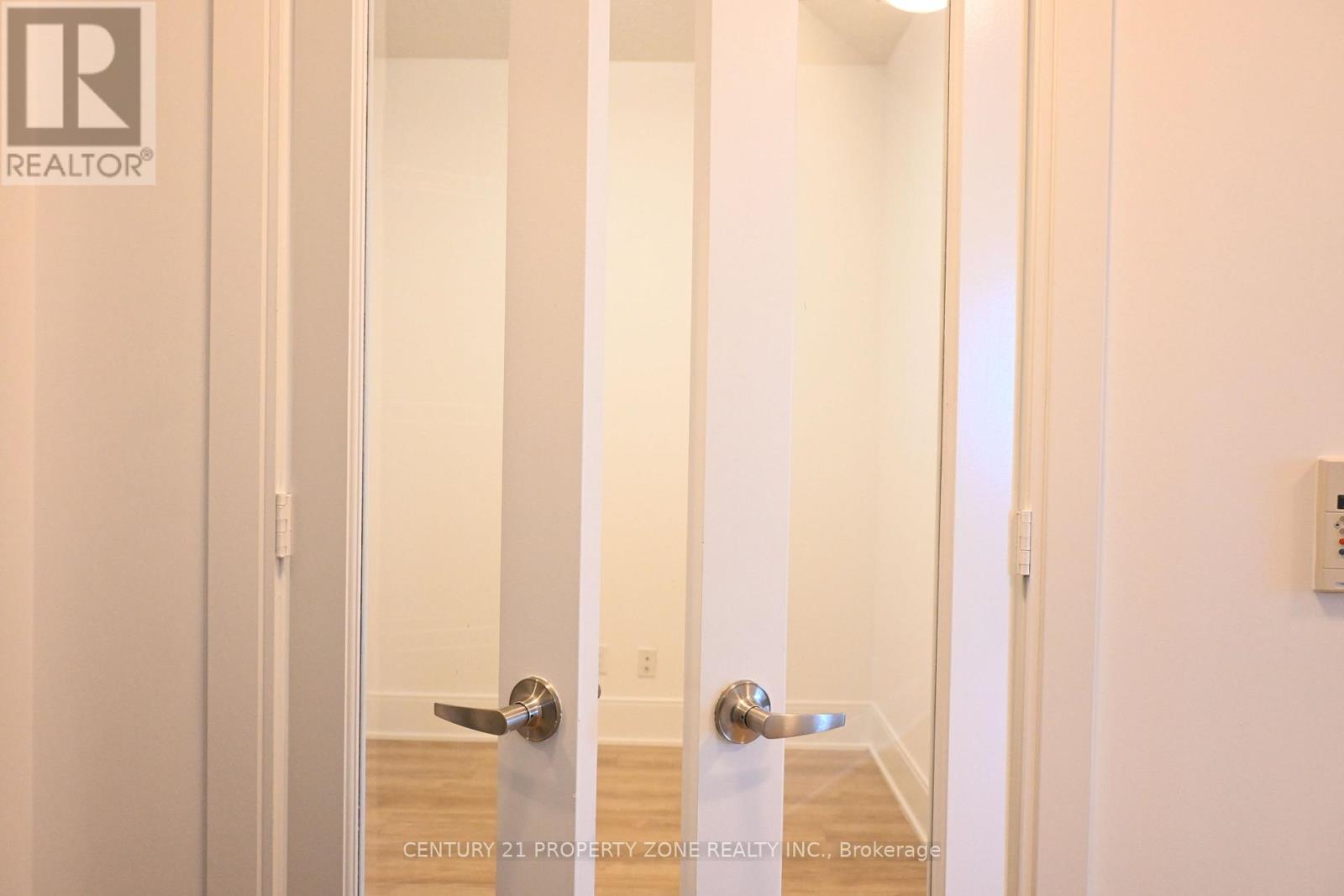 2401 - 330 Burnhamthorpe Road W, Mississauga, Ontario  L5B 0E1 - Photo 5 - W12637402