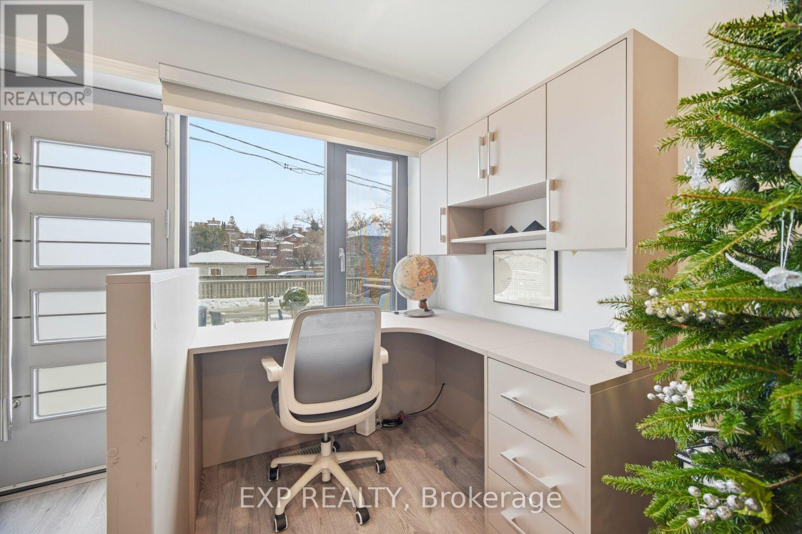 24 Chudleigh Road, Toronto, Ontario  M6E 1Y9 - Photo 11 - W12637408