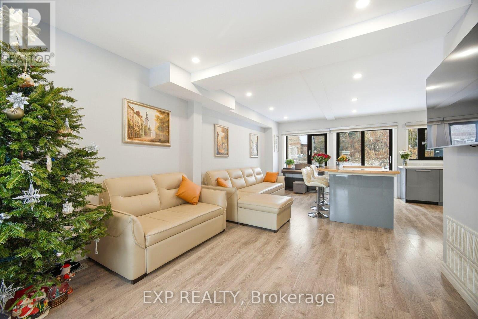 24 Chudleigh Road, Toronto, Ontario  M6E 1Y9 - Photo 13 - W12637408