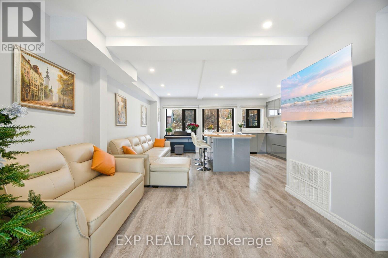 24 Chudleigh Road, Toronto, Ontario  M6E 1Y9 - Photo 14 - W12637408