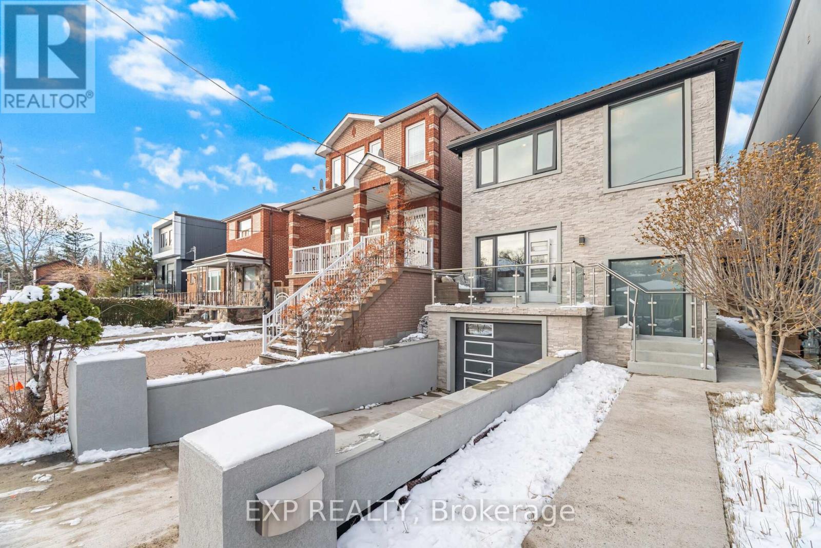 24 Chudleigh Road, Toronto, Ontario  M6E 1Y9 - Photo 4 - W12637408
